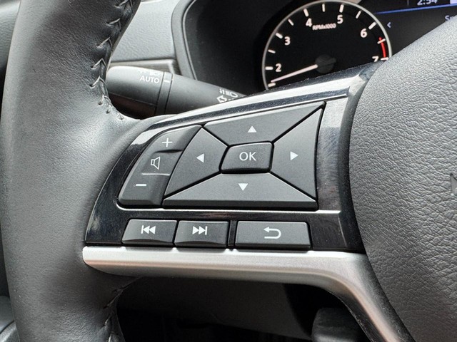 Nissan Altima Vehicle Image 16