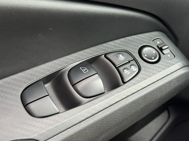 Nissan Altima Vehicle Image 23