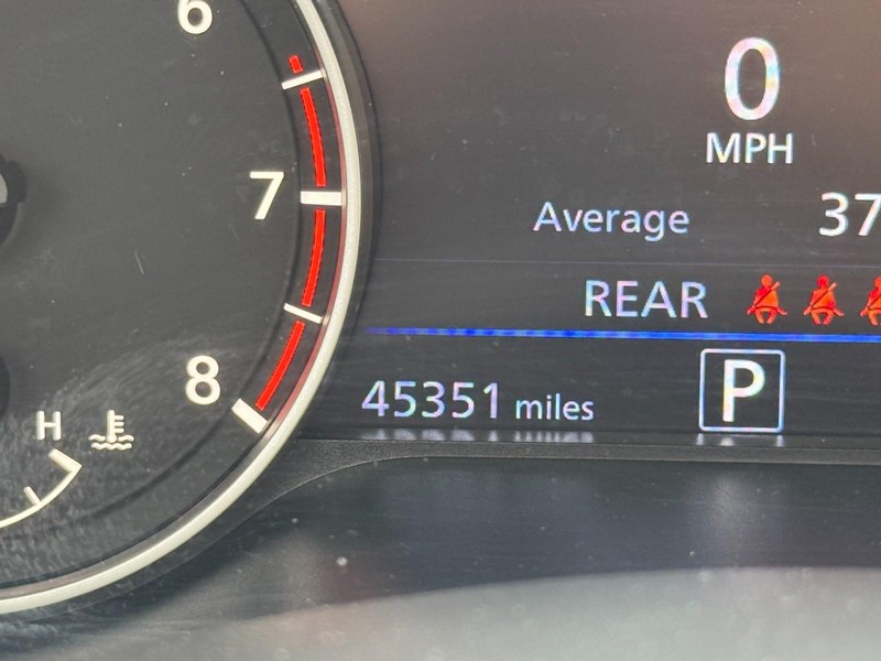 Nissan Altima Vehicle Full-screen Gallery Image 18