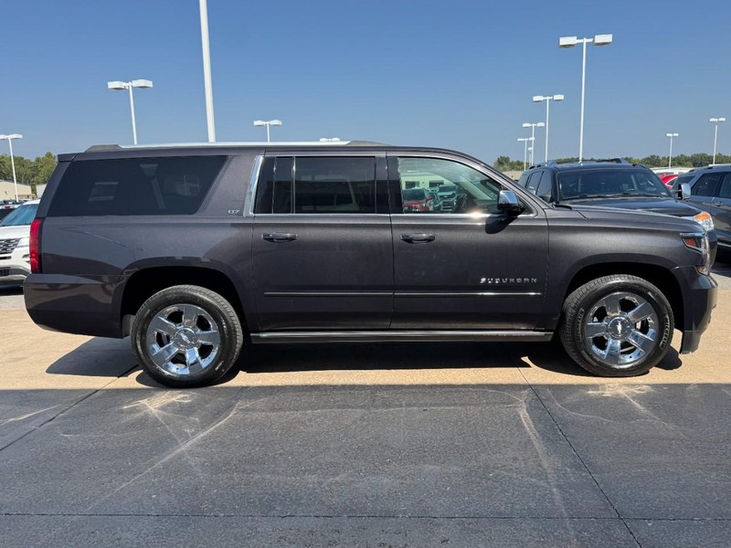 Chevrolet Suburban Vehicle Full-screen Gallery Image 02