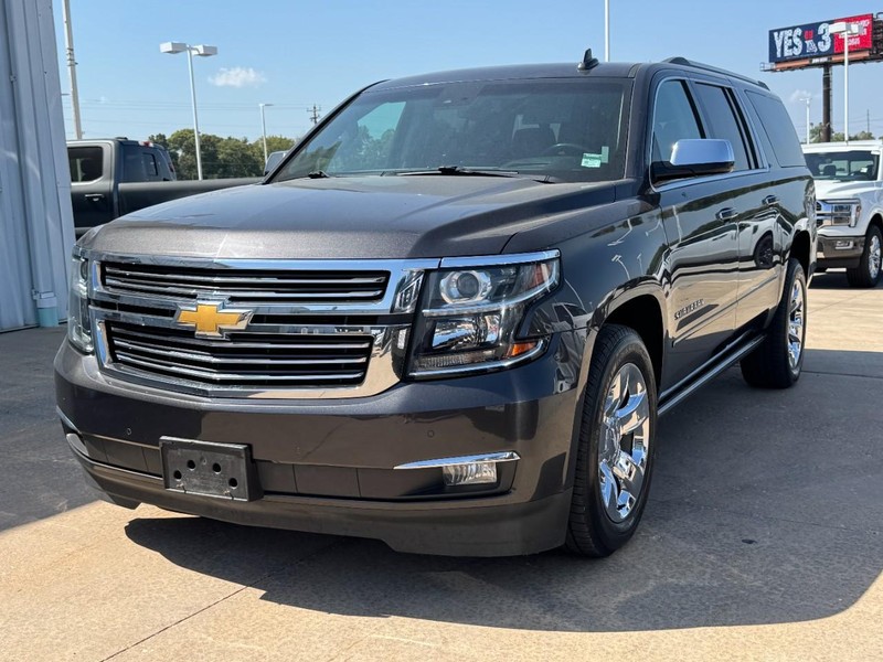 Chevrolet Suburban Vehicle Full-screen Gallery Image 08