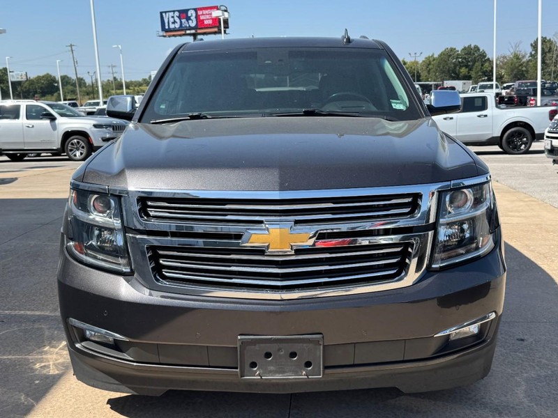 Chevrolet Suburban Vehicle Full-screen Gallery Image 09