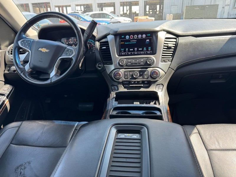 Chevrolet Suburban Vehicle Full-screen Gallery Image 13