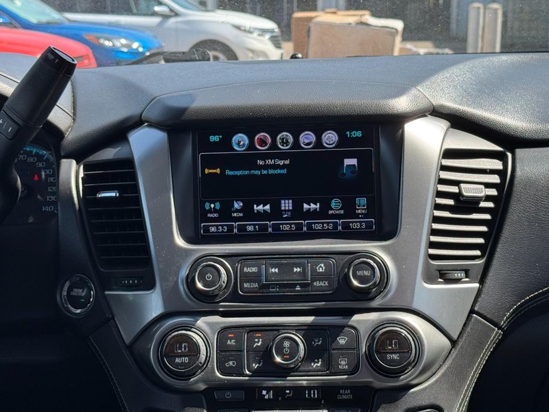 Chevrolet Suburban Vehicle Full-screen Gallery Image 15