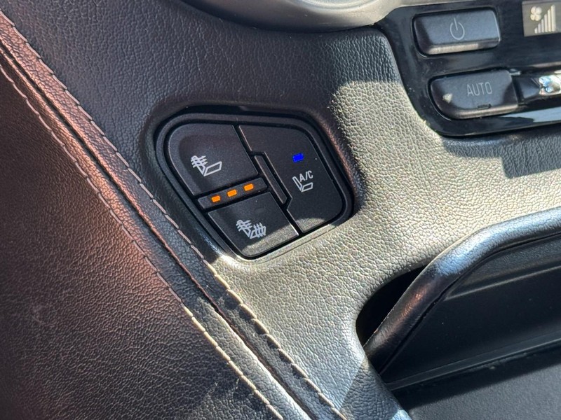 Chevrolet Suburban Vehicle Full-screen Gallery Image 22
