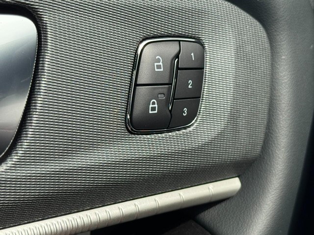 Ford Explorer Vehicle Image 11