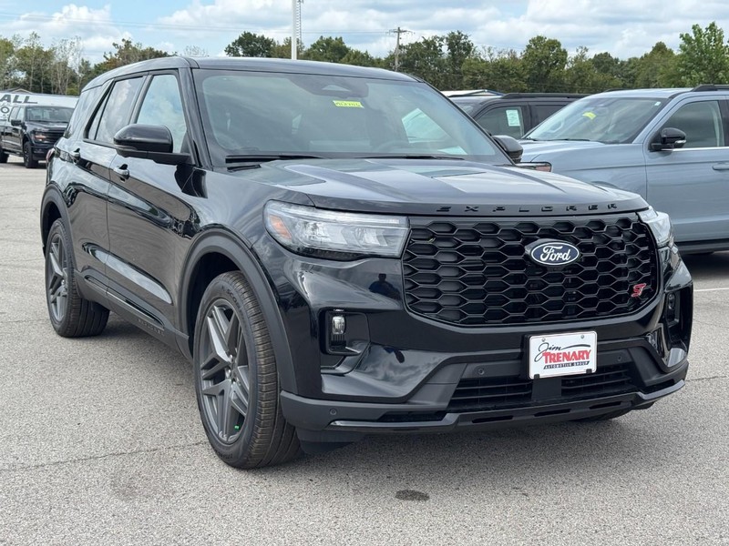 Ford Explorer Vehicle Full-screen Gallery Image 2