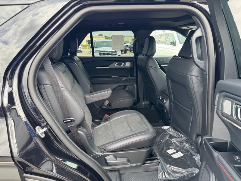Ford Explorer Vehicle Full-screen Gallery Image 5