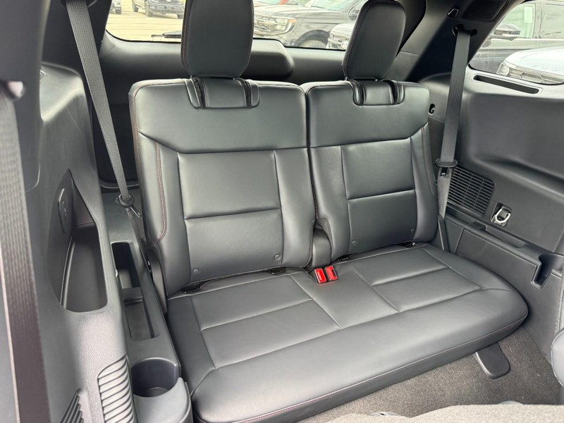 Ford Explorer Vehicle Full-screen Gallery Image 6
