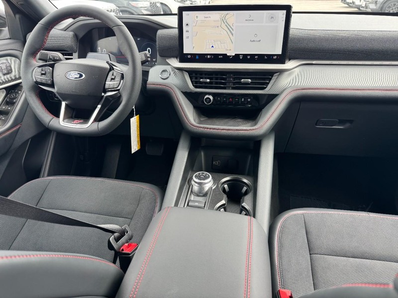 Ford Explorer Vehicle Full-screen Gallery Image 7