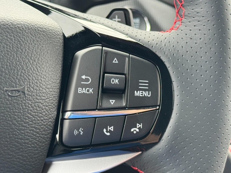 Ford Explorer Vehicle Full-screen Gallery Image 13
