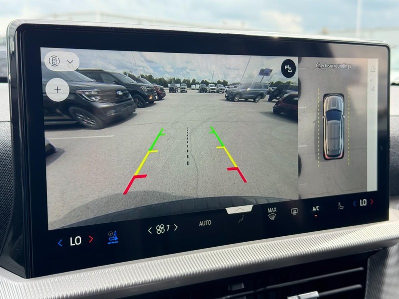 Ford Explorer Vehicle Full-screen Gallery Image 17