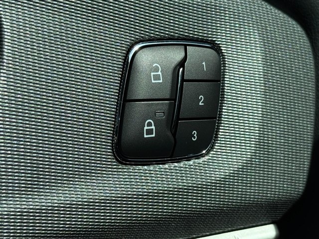 Ford Explorer Vehicle Image 11