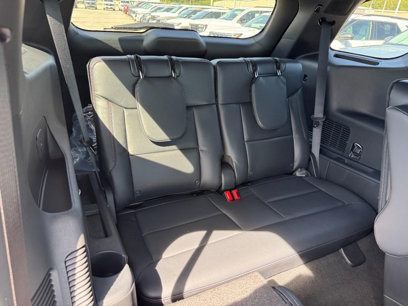 Ford Explorer Vehicle Full-screen Gallery Image 6