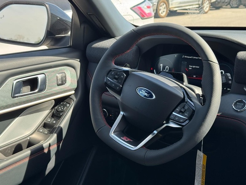 Ford Explorer Vehicle Full-screen Gallery Image 8