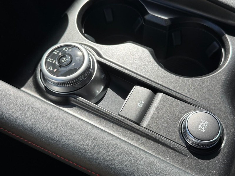 Ford Explorer Vehicle Full-screen Gallery Image 14