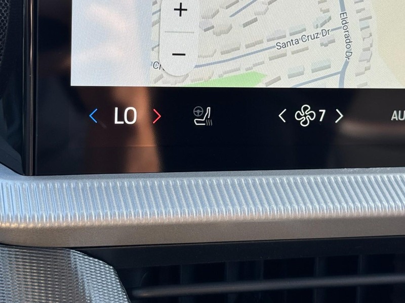 Ford Explorer Vehicle Full-screen Gallery Image 15