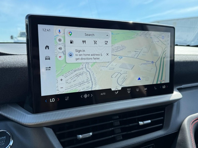Ford Explorer Vehicle Full-screen Gallery Image 16