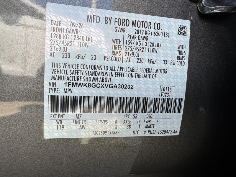 Ford Explorer Vehicle Full-screen Gallery Image 19