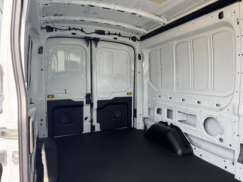 Ford Transit Cargo Van Vehicle Full-screen Gallery Image 6