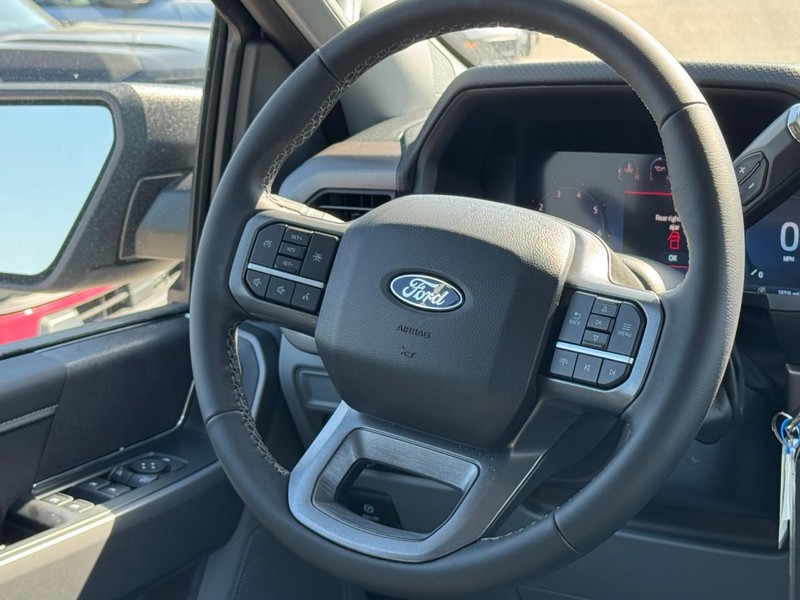 Ford F-150 Vehicle Full-screen Gallery Image 7
