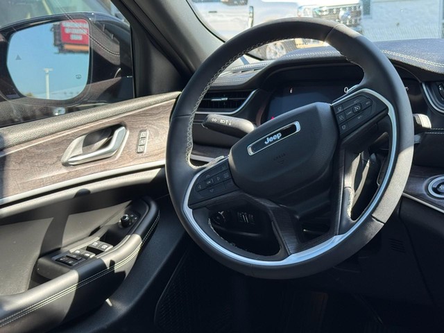 Jeep Grand Cherokee L Vehicle Image 13