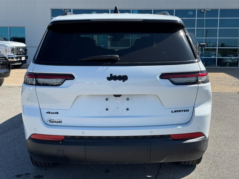 Jeep Grand Cherokee L Vehicle Full-screen Gallery Image 4