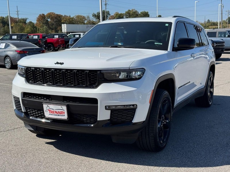 Jeep Grand Cherokee L Vehicle Full-screen Gallery Image 8