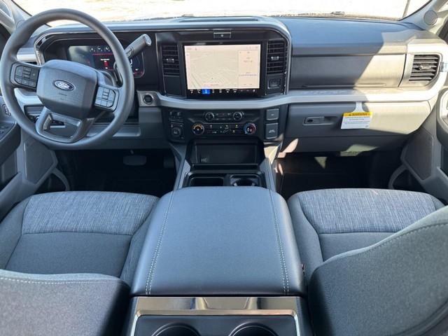 Ford Super Duty F-350 SRW Vehicle Image 06