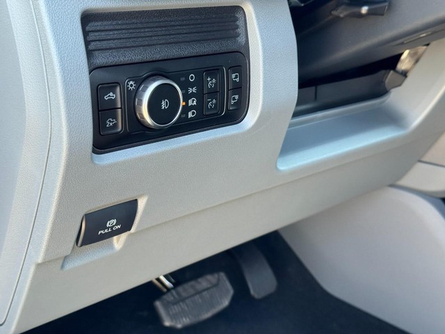 Ford Super Duty F-350 SRW Vehicle Image 12