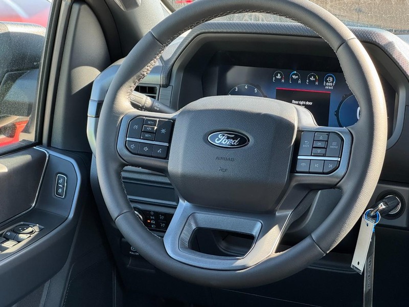 Ford F-150 Vehicle Full-screen Gallery Image 7
