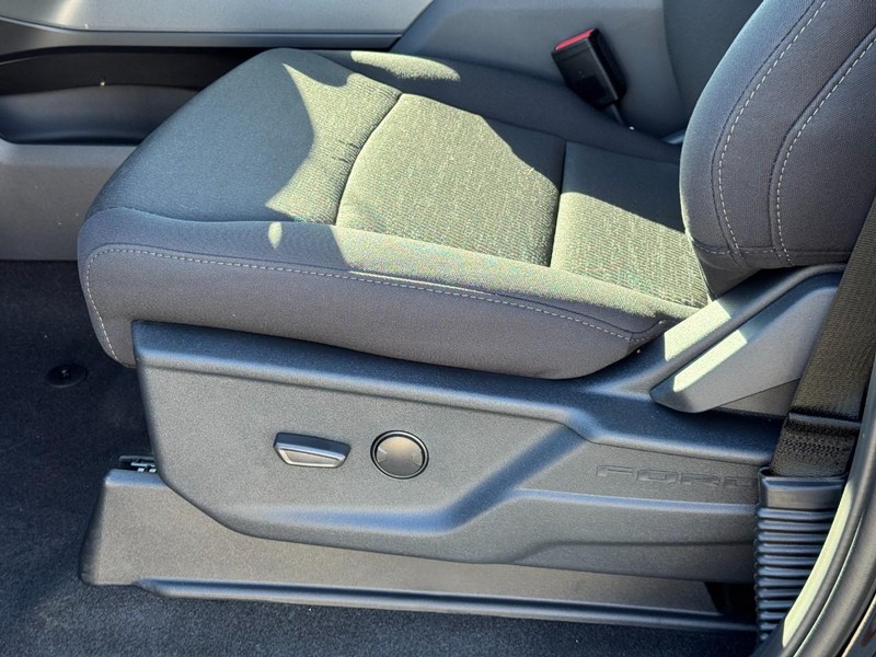 Ford F-150 Vehicle Full-screen Gallery Image 10