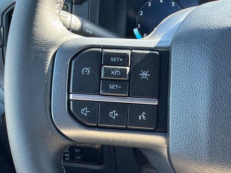 Ford F-150 Vehicle Full-screen Gallery Image 12