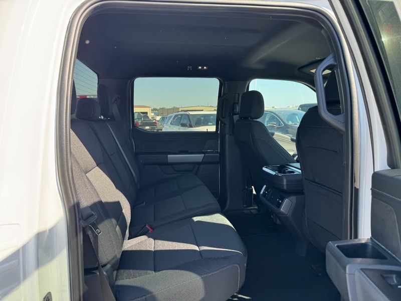 Ford F-150 Vehicle Full-screen Gallery Image 5
