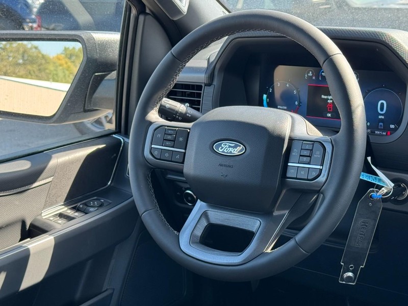Ford F-150 Vehicle Full-screen Gallery Image 7