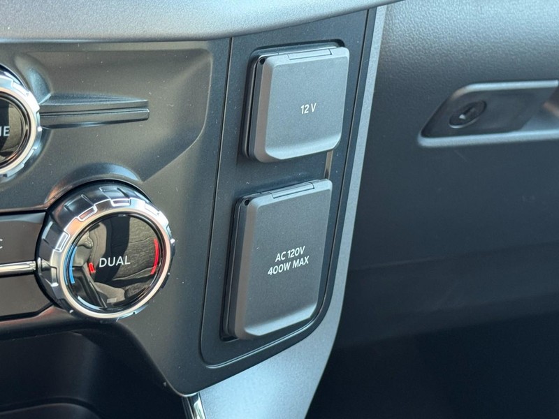 Ford F-150 Vehicle Full-screen Gallery Image 13