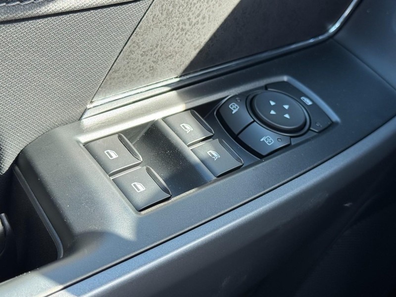 Ford F-150 Vehicle Full-screen Gallery Image 15