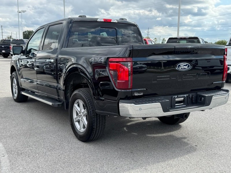 Ford F-150 Vehicle Full-screen Gallery Image 6