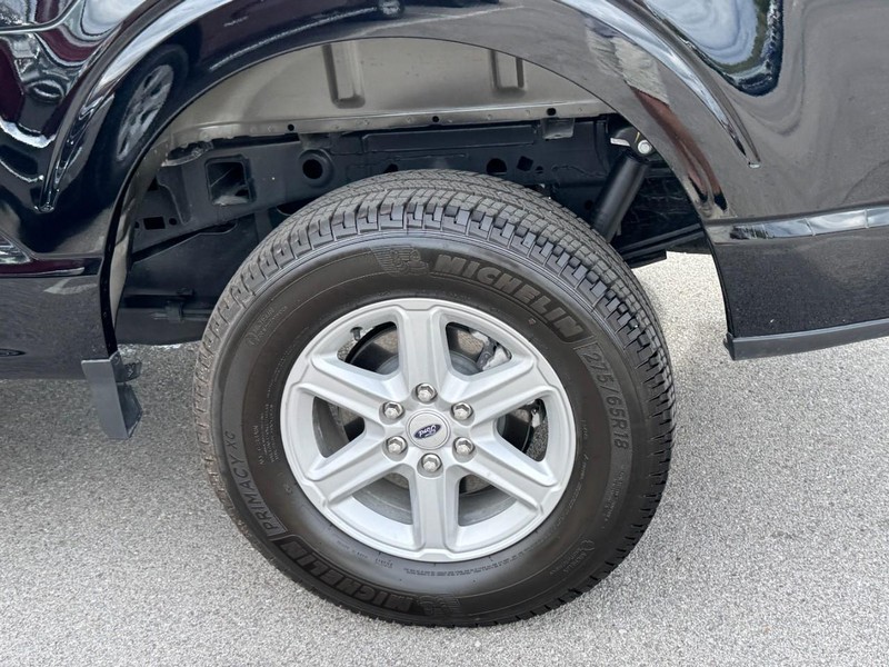 Ford F-150 Vehicle Full-screen Gallery Image 7