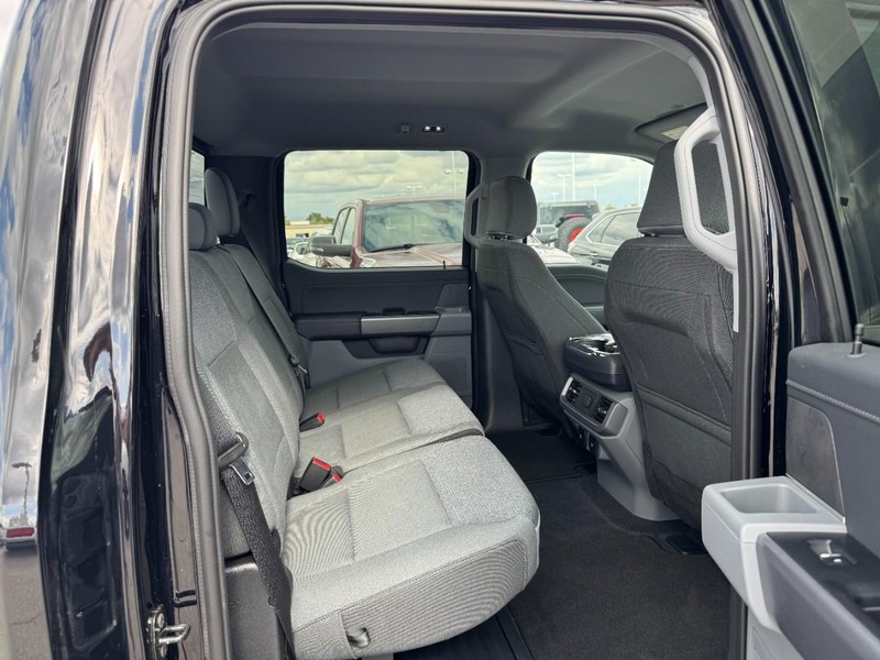Ford F-150 Vehicle Full-screen Gallery Image 10