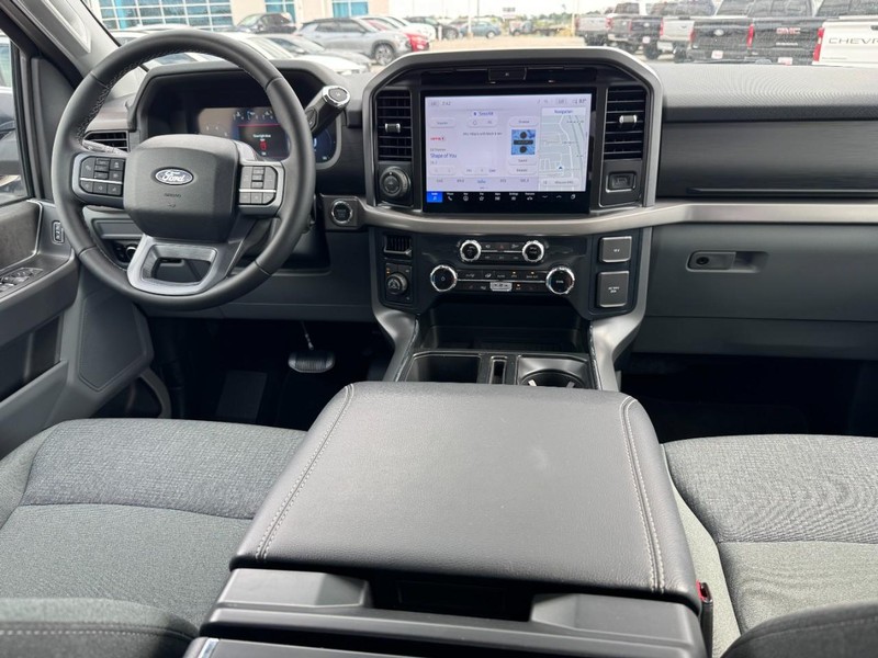 Ford F-150 Vehicle Full-screen Gallery Image 11