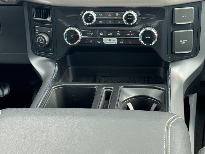 Ford F-150 Vehicle Full-screen Gallery Image 14