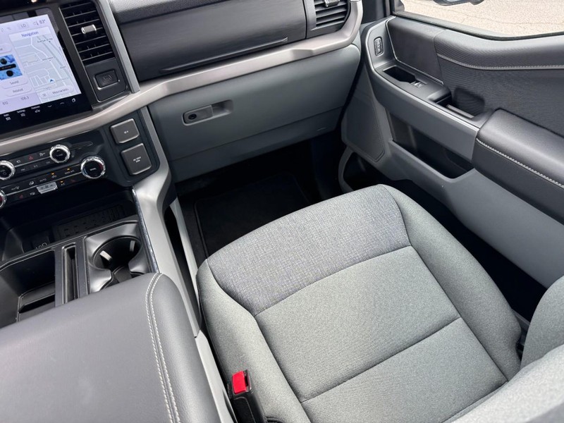 Ford F-150 Vehicle Full-screen Gallery Image 15