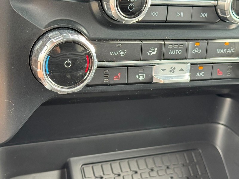 Ford F-150 Vehicle Full-screen Gallery Image 18