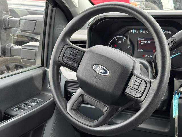Ford Super Duty F-350 SRW Vehicle Image 12