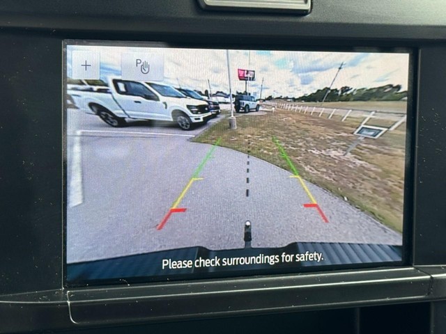Ford Super Duty F-350 SRW Vehicle Image 21