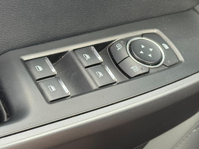 Ford Super Duty F-350 SRW Vehicle Image 22