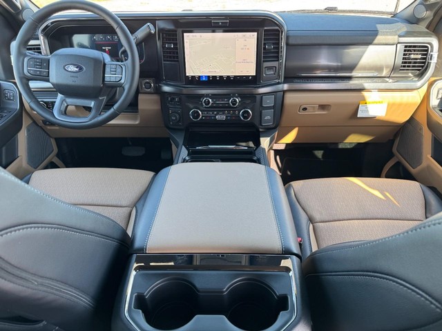 Ford Super Duty F-350 SRW Vehicle Image 07