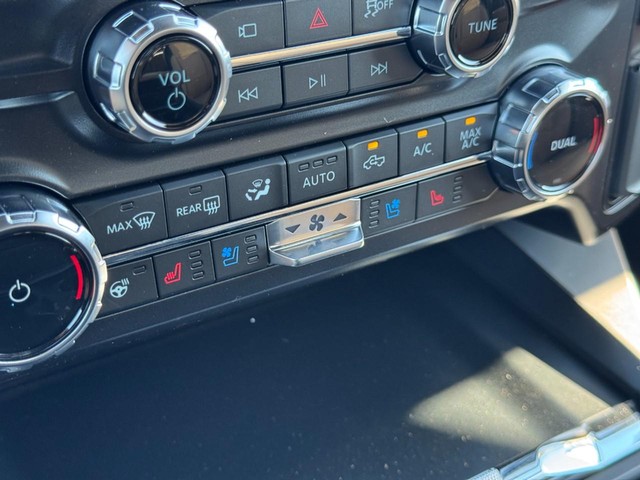 Ford Super Duty F-350 SRW Vehicle Image 19