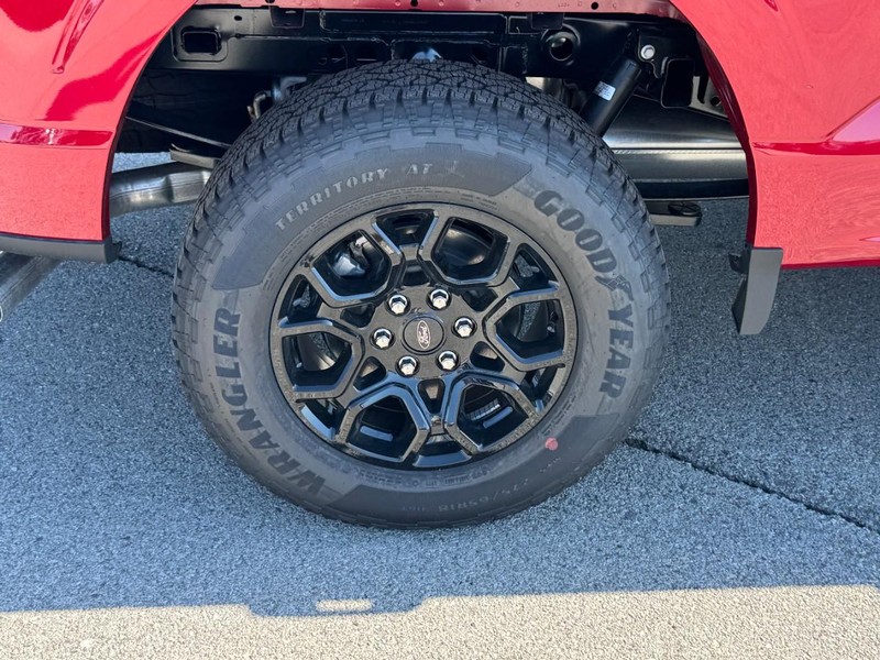 Ford F-150 Vehicle Full-screen Gallery Image 4